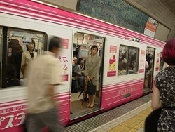 giam doc victorias secret bi to cao ga gam quay roi tinh duc nhieu nguoi mau