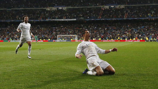 ronaldo toa sang lap hat trick dua real madrid vao ban ket