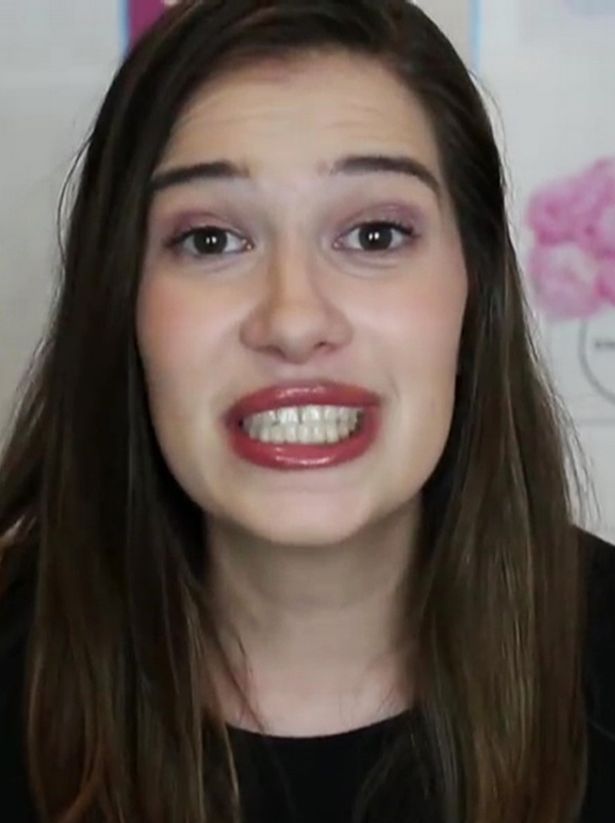 su that ve ban tay tre con tho ra tu gam giuong cua co gai tre