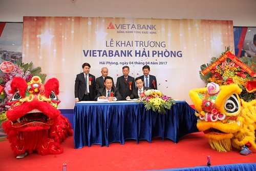 khai truong diem giao dich thu 89 cua vietabank