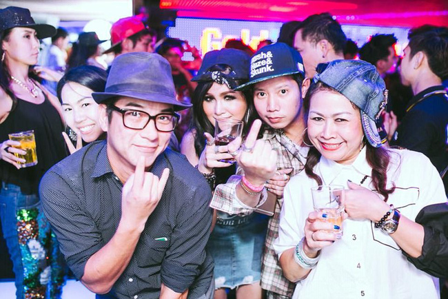 cau am cua gia toc ty phu redbull xuat hien tai anh giua buc xuc cua du luan sau vu tai nan gay chet nguoi