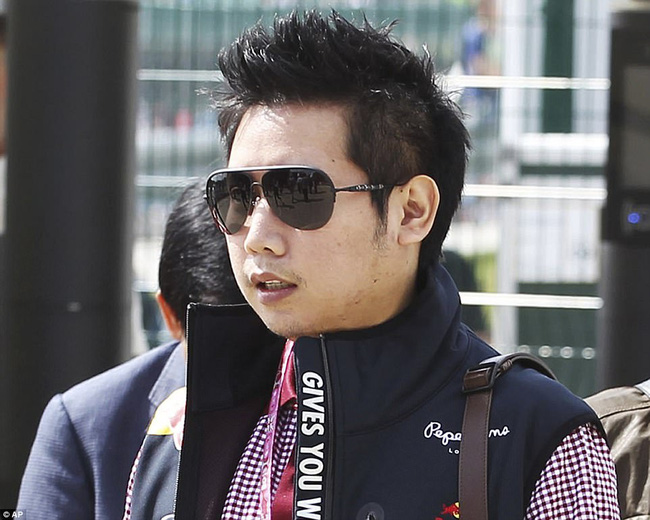 cau am cua gia toc ty phu redbull xuat hien tai anh giua buc xuc cua du luan sau vu tai nan gay chet nguoi