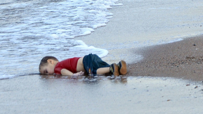 2 co be sinh doi thiet mang trong vu tan cong hoa hoc o syria hay so phan bi tham cua rat nhieu dua tre dang thuong khac
