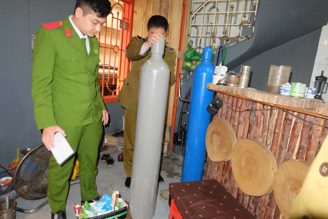 ha noi nghiem cam hoc sinh su dung bong cuoi