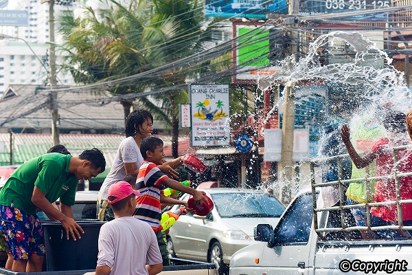 le hoi songkran 2017 nhung diem den khong the bo qua khi den thai lan