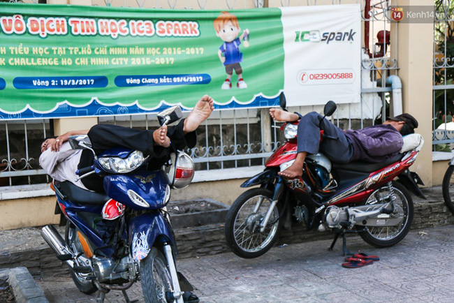 chum anh nguoi dan lao dong o sai gon vat lon duoi nang nong oi buc de muu sinh