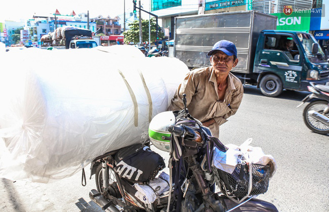 chum anh nguoi dan lao dong o sai gon vat lon duoi nang nong oi buc de muu sinh