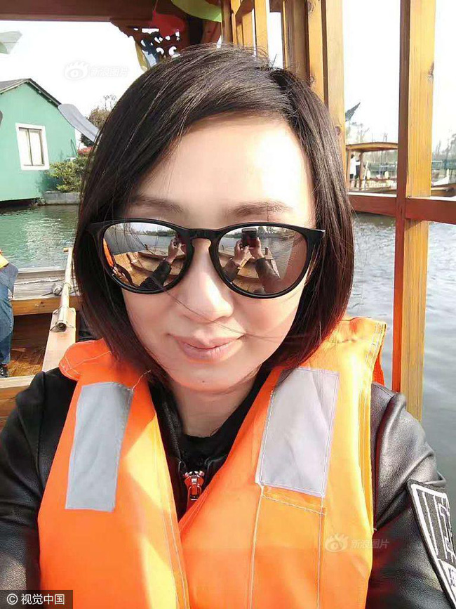 len mang ken chong nu giam doc tre dep khong quen yeu cau doi phuong dua tien dat coc truoc khi ket giao