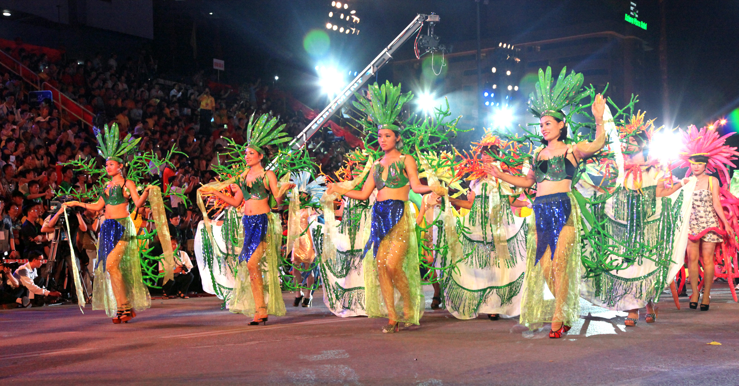tam dung le hoi duong pho carnaval ha long sau 10 nam to chuc