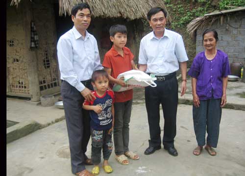90 nguoi co hoan canh dac biet kho khan duoc cung cap dich vu tro giup xa hoi