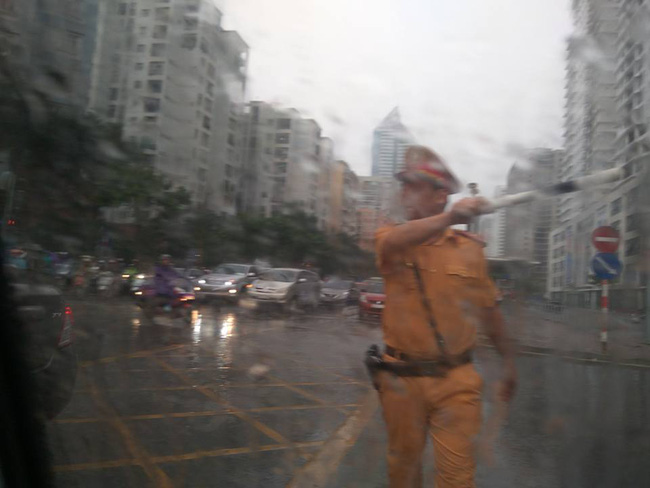 csgt ha noi doi mua gio phan luong giao thong