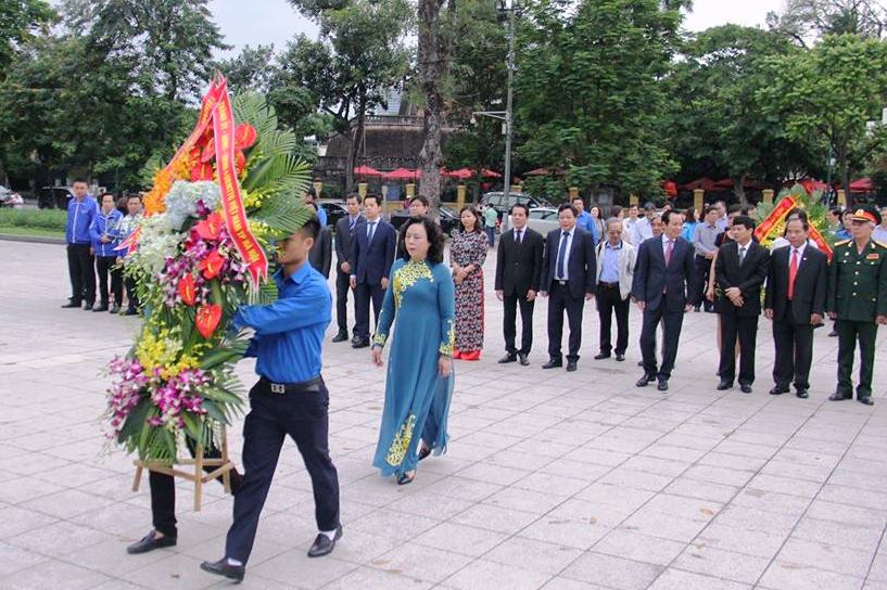 ha noi dang hoa ky niem 147 nam ngay sinh vilenin