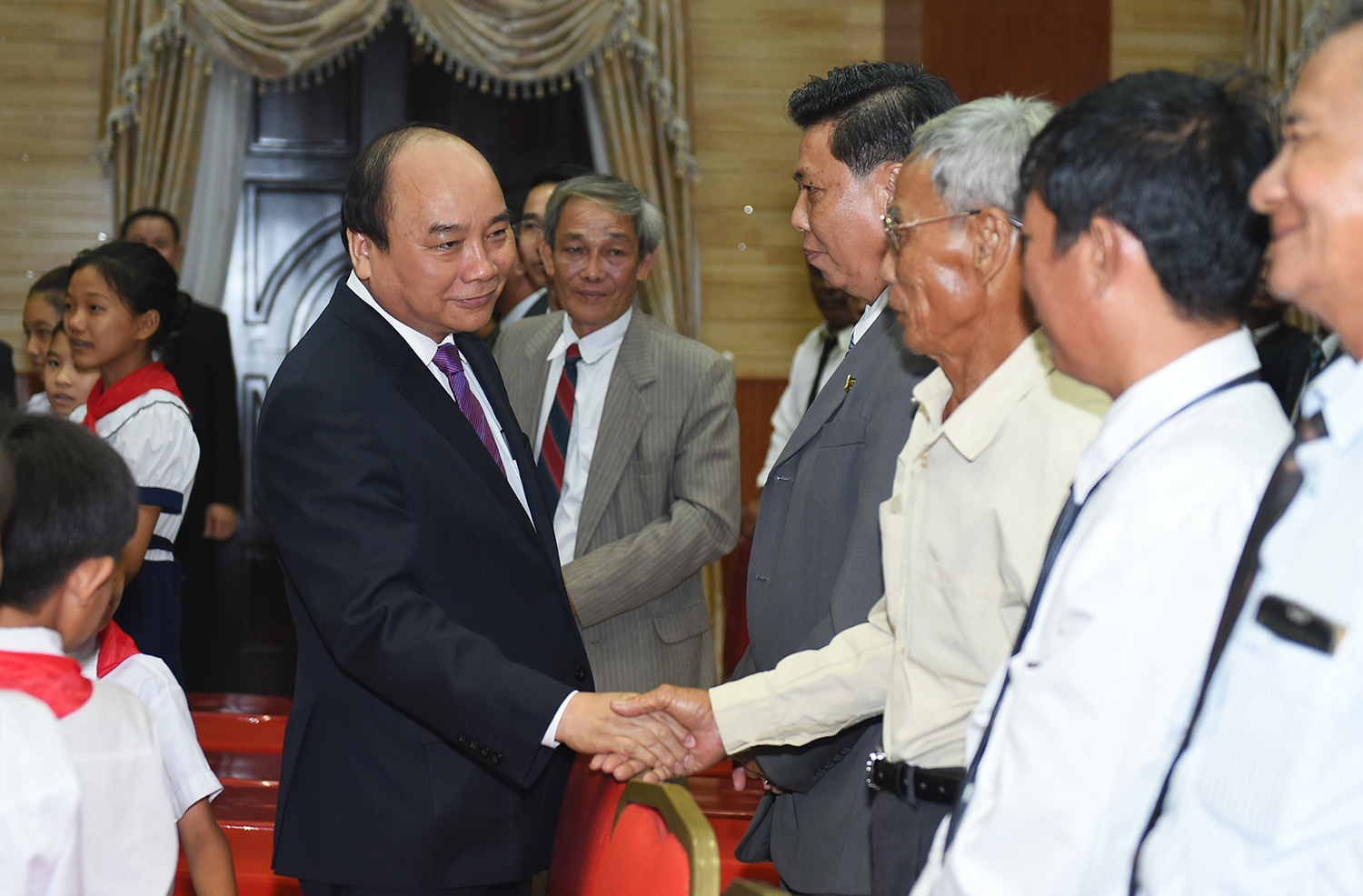 thu tuong den chao quoc vuong campuchia va gap go kieu bao