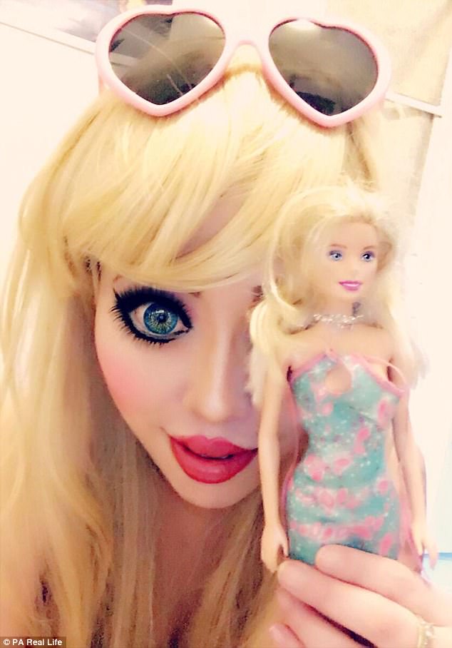 het hon voi bup be barbie phien ban dong phim ma khong can hoa trang
