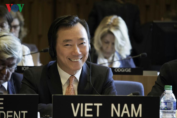 truoc khi tranh cu tong giam doc unesco dai su pham sanh chau da miet mai no luc dua di san viet nam vuon ra the gioi