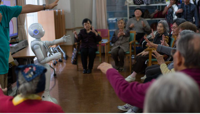 robot biet lam nung khoc nhe mang lai niem vui cho nguoi cao tuoi nhat ban