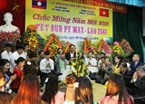 sinh vien lao campuchia don tet am ap tren que huong thu hai