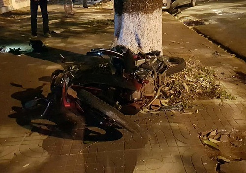 oto lan lan tong xe may be trai 5 tuoi tu vong