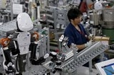 video tan thay robot cho dau tien tren the gioi keo may bay nang 3 tan