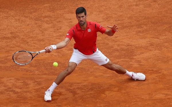 djokovic tiep tuc danh bai nadal tren san dat nen