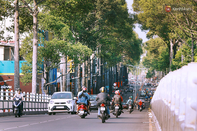 co nhung ngay nhu the sai gon khong coi xe khoi bui va khong un tac luc 5 gio chieu