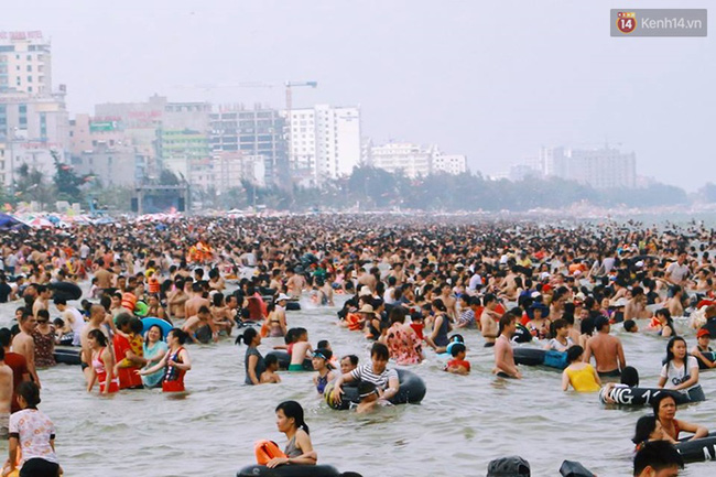 nhin lai nhung hinh anh gay choang ve ky nghi le 304 15
