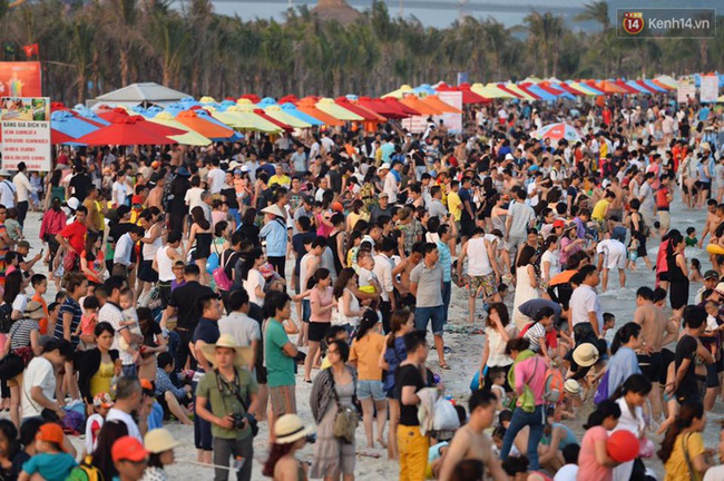 nhin lai nhung hinh anh gay choang ve ky nghi le 304 15
