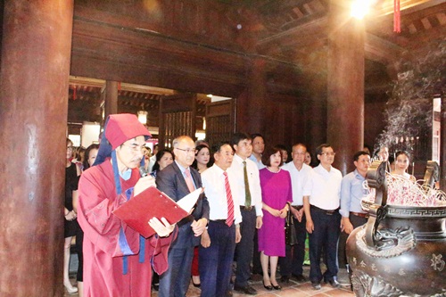 bang hessen duc trao hoc bong cho 78 sinh vien uu tu khu vuc ha noi