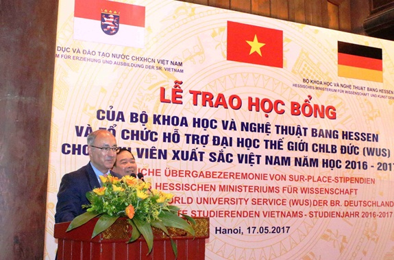 bang hessen duc trao hoc bong cho 78 sinh vien uu tu khu vuc ha noi