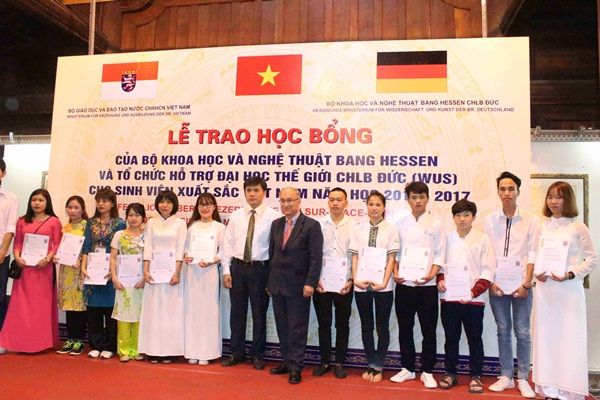 bang hessen duc trao hoc bong cho 78 sinh vien uu tu khu vuc ha noi