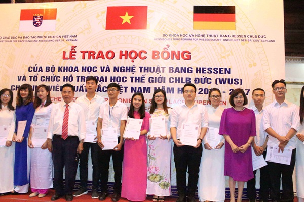 bang hessen duc trao hoc bong cho 78 sinh vien uu tu khu vuc ha noi