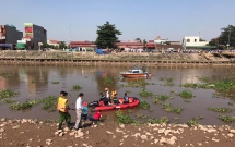 video o to dam bay 2 me con dung xe noi chuyen duoi long duong