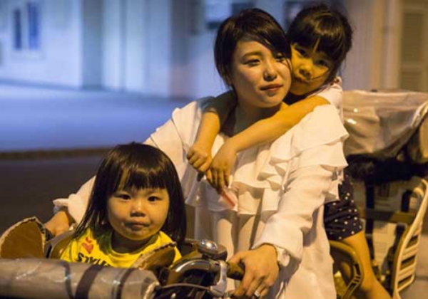 cuoc song tam toi cua nhung ba me don than tai nhat ban