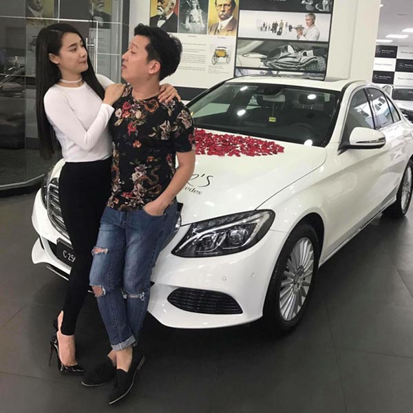 tran thanh truong giang lay long ban gai noi tieng nho nhung mon qua xa xi