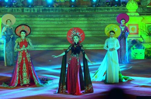 hue vang son ao dai chat dam hue