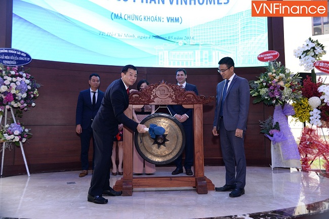 bom tan vinhomes len san von hoa vuot vinamilk