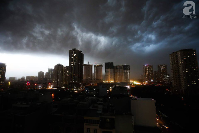 bau troi xam xit kem gio manh ha noi don mua dong lon sau nhung ngay nang nong