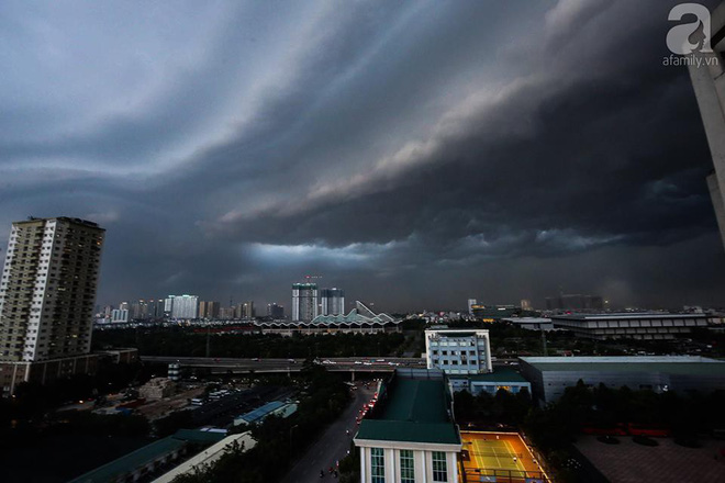 bau troi xam xit kem gio manh ha noi don mua dong lon sau nhung ngay nang nong
