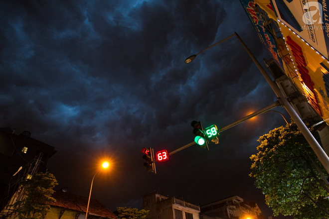 bau troi xam xit kem gio manh ha noi don mua dong lon sau nhung ngay nang nong