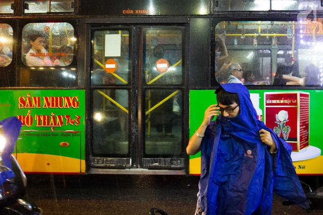 bau troi xam xit kem gio manh ha noi don mua dong lon sau nhung ngay nang nong