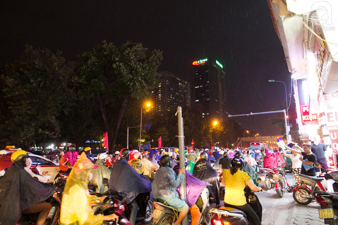 bau troi xam xit kem gio manh ha noi don mua dong lon sau nhung ngay nang nong