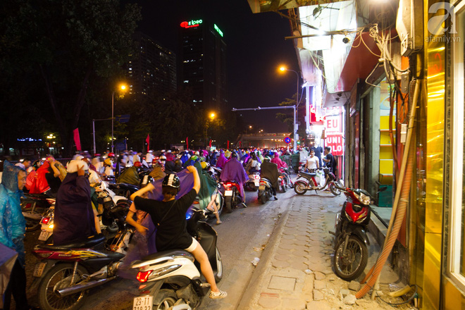 bau troi xam xit kem gio manh ha noi don mua dong lon sau nhung ngay nang nong