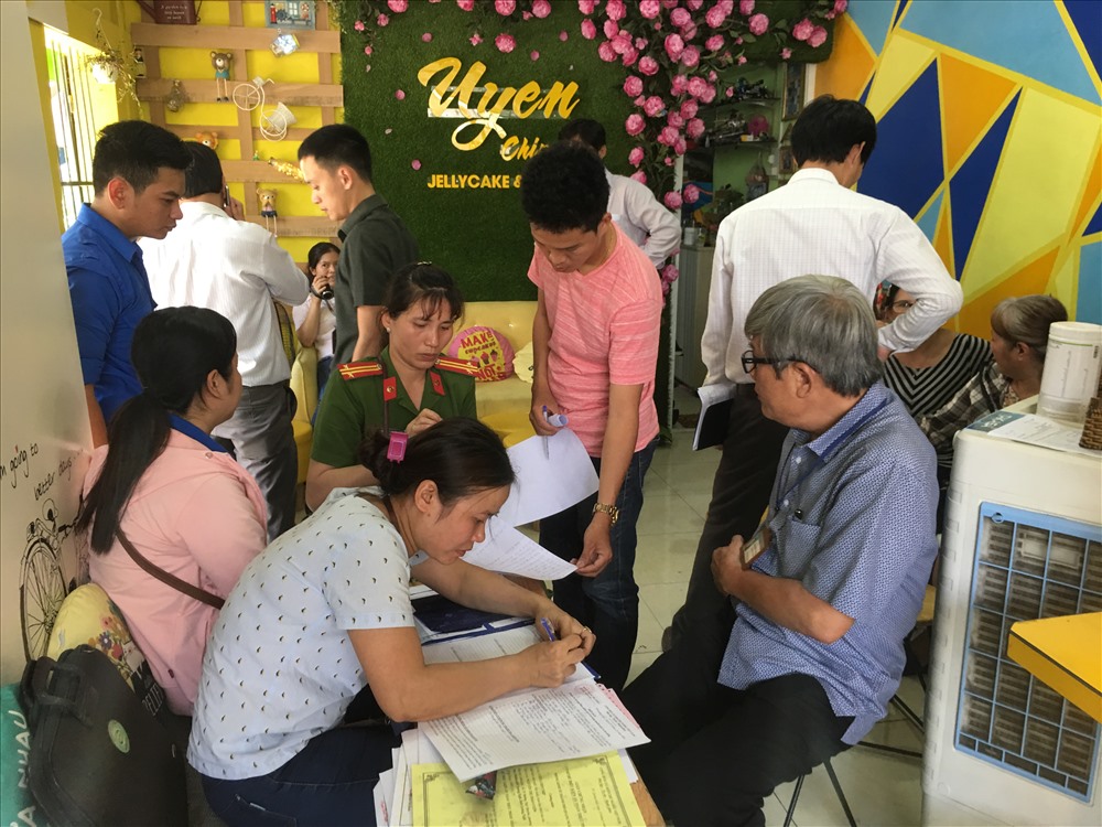 hang chuc hoc sinh ngo doc nghi do uong tra sua