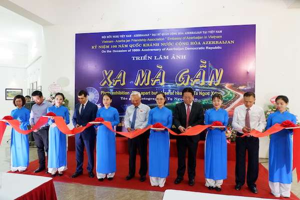 trien lam anh xa ma gan nhan ky niem 100 nam quoc khanh azerbaijan