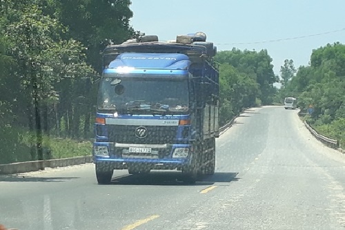 tuyen tranh tphue gong minh ganh xe qua tai