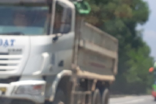 tuyen tranh tphue gong minh ganh xe qua tai