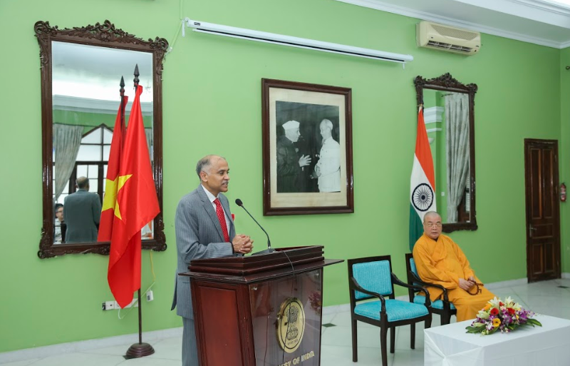 le trao tang va trong cay bo de luu niem tai dai su quan an do