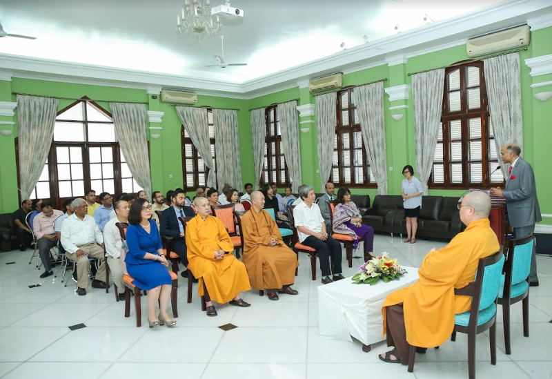 le trao tang va trong cay bo de luu niem tai dai su quan an do