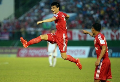 cong vinh ghi ban hagl tham bai tren san go dau