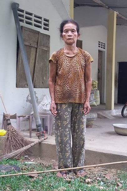 xot thuong canh ba 70 tuoi nuoi con tam than chong nam liet giuong